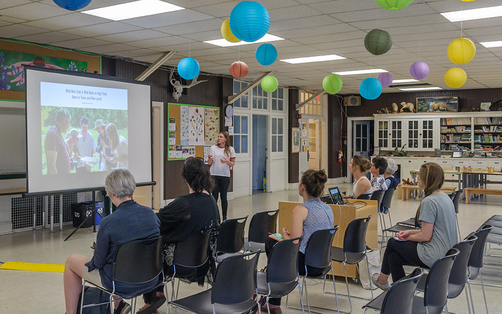 Susan Frye presenting to an audience at a Wild Bee Club talk